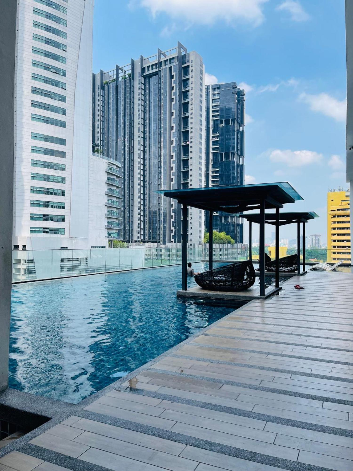 Reizz By Global Service * Kuala Lumpur